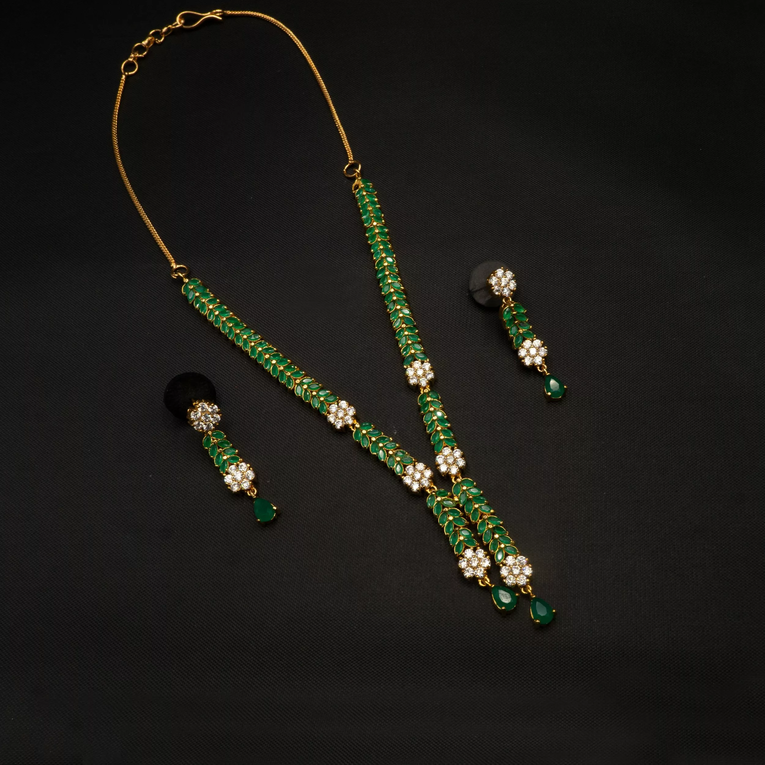 NS-2112005 - Elegant American Diamond & Emerald Necklace Set NS-2112005 - Elegant American Diamond & Emerald Necklace Set