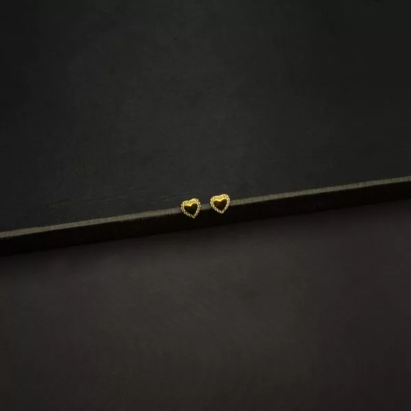ER-2212007 - American Diamond Dainty Heart Studs