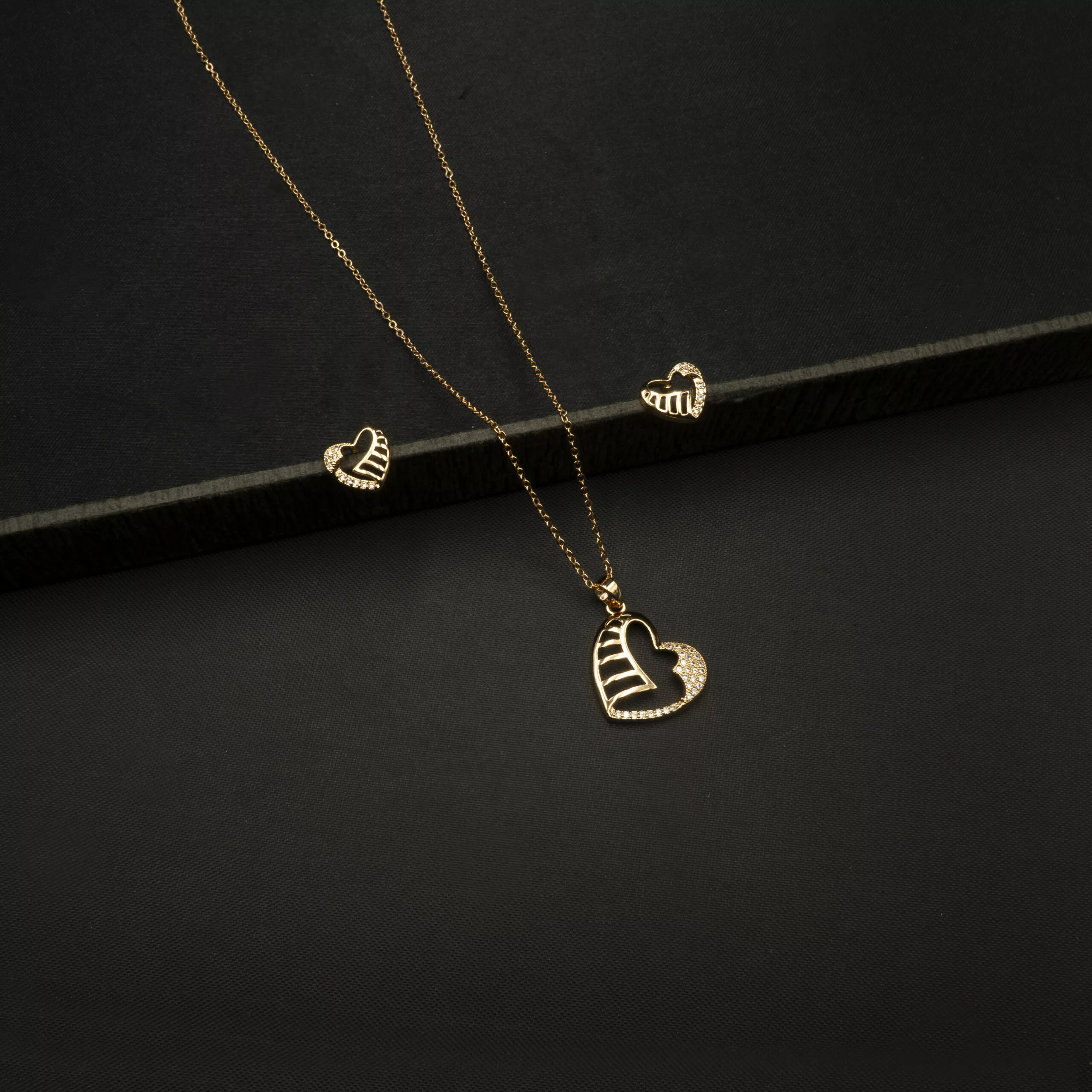 PS-2212024 - American Diamond Contemporary Heart Pendant Set PS-2212024 - American Diamond Contemporary Heart Pendant Set