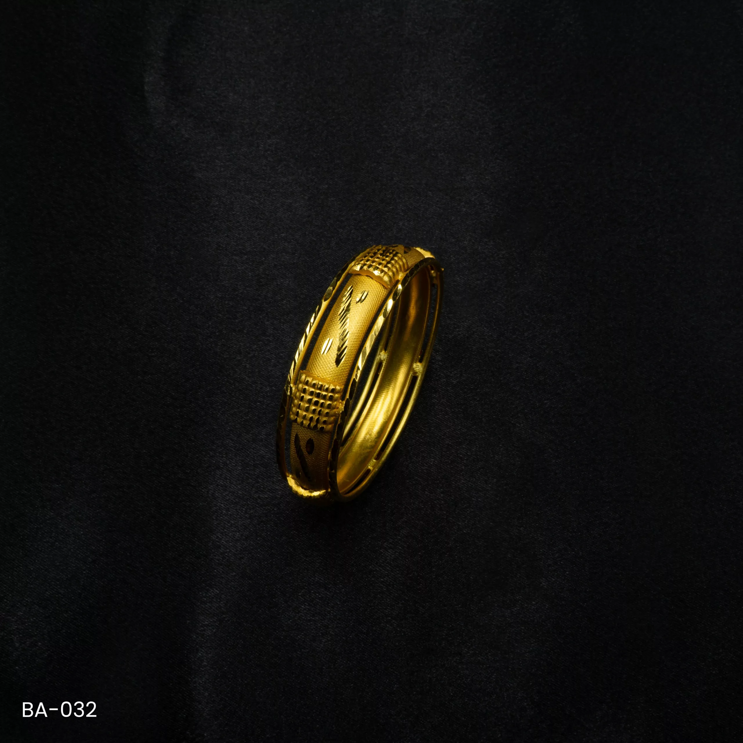 BA-032 - Gold Plated Bangle BA-032 - Gold Plated Bangle