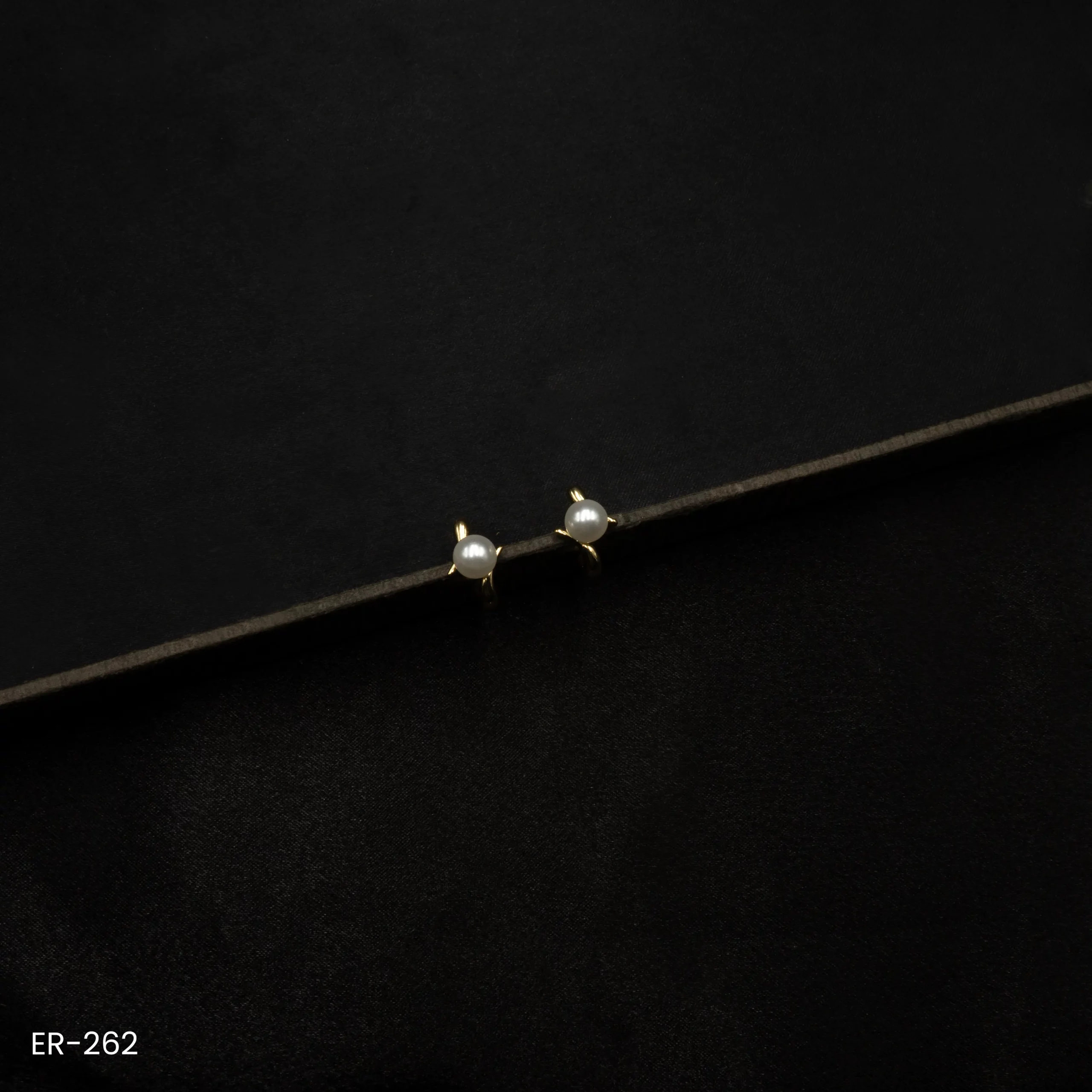 ER-262 - Minimalist Pearl and Gold Plated Earrings for Everyday Sophistication ER-262 - Minimalist Pearl and Gold Plated Earrings for Everyday Sophistication