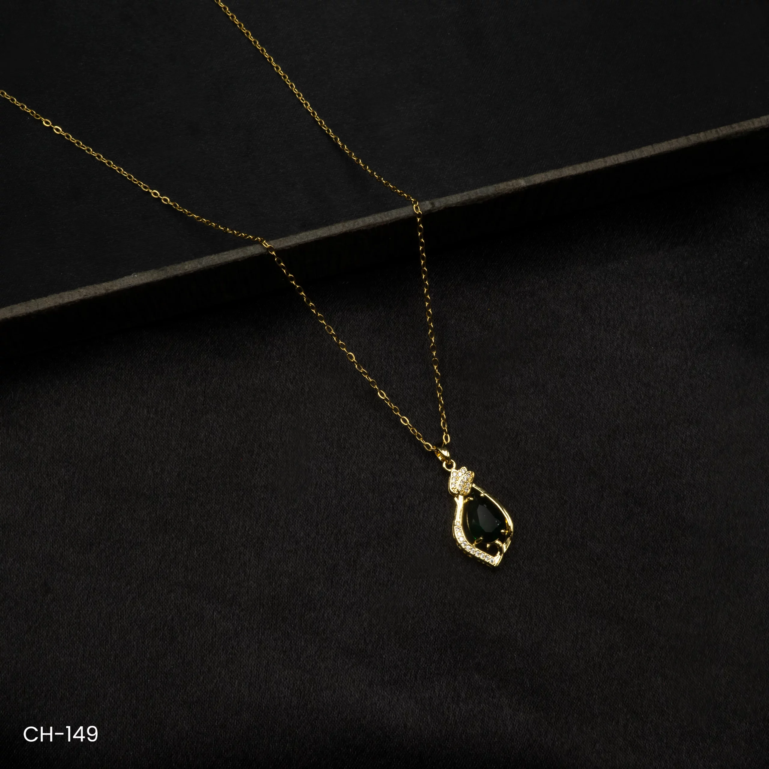 CH-149 - Luxe Teardrop Design American Diamond & Emerald Pendant Necklace CH-149 - Luxe Teardrop Design American Diamond & Emerald Pendant Necklace