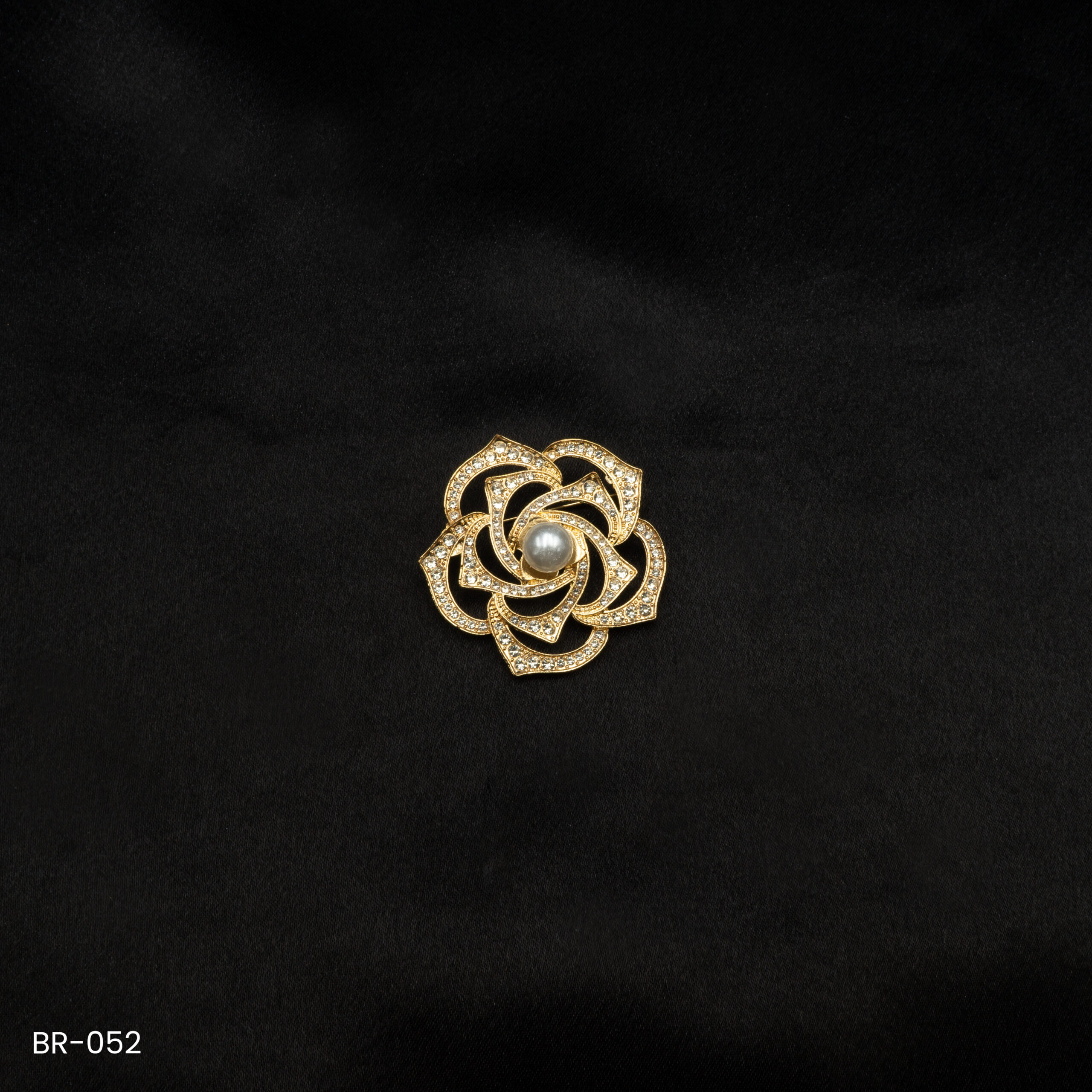 BR-052 - Golden Rose Luxe Fashion Brooch with Pearl Center – A Bloom of Elegance BR-052 - Golden Rose Luxe Fashion Brooch with Pearl Center – A Bloom of Elegance