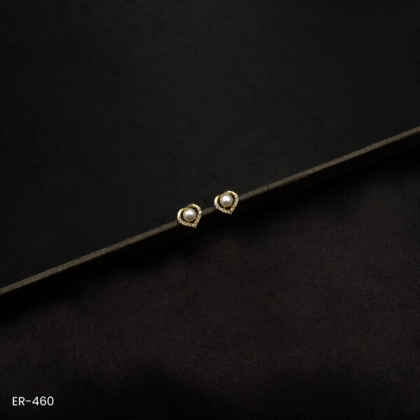 ER-460 - Golden Heart Pearl Studs – Romantic Elegance in a Petite Design