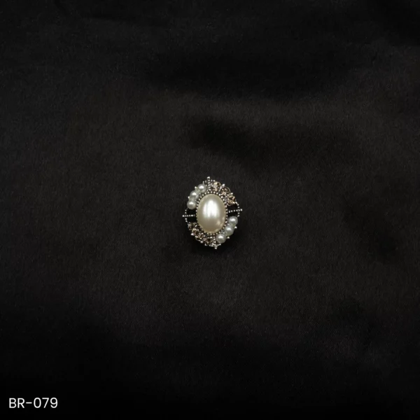 BR-079 - Vintage Inspired Oval Brooch – Statement Pearl Pin for Saree or Blazer