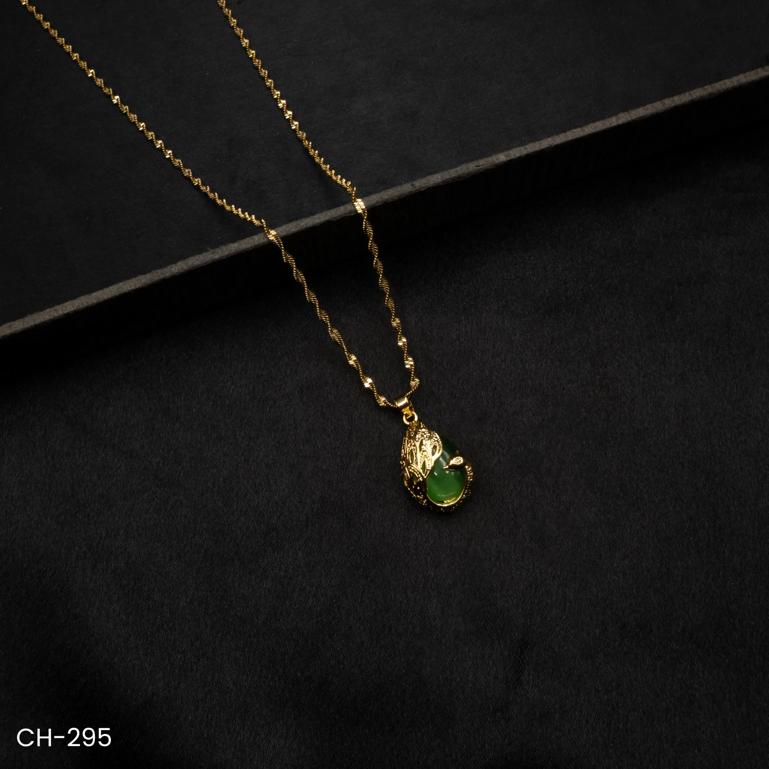 CH-295 - Stylish Contemporary Gold Plated Mystic Green Stone Dragon Necklace CH-295 - Stylish Contemporary Gold Plated Mystic Green Stone Dragon Necklace